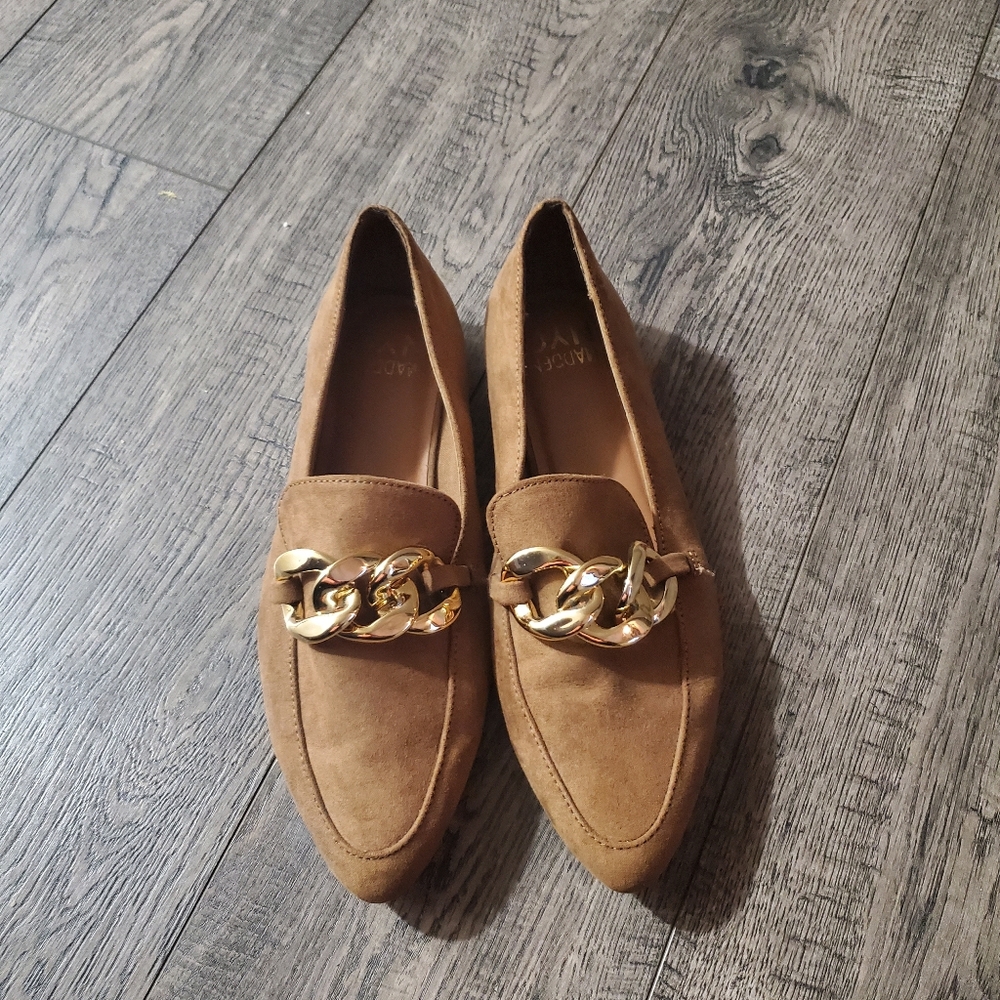 Madden NYC- Chic Tan Loafers with Gold Chain Detail - Picture 4 of 15